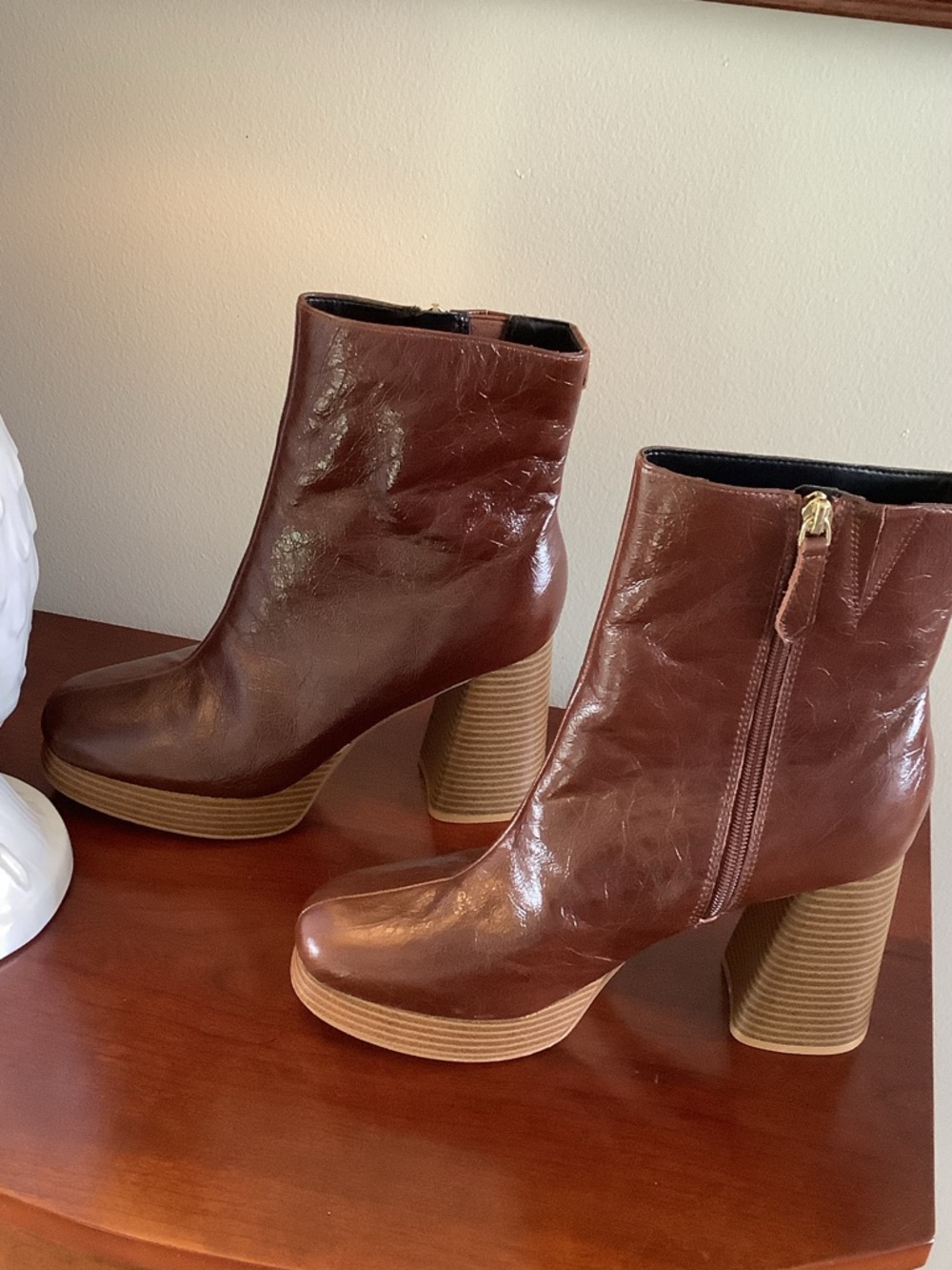 Guess Danca boots NWOB size 9.5